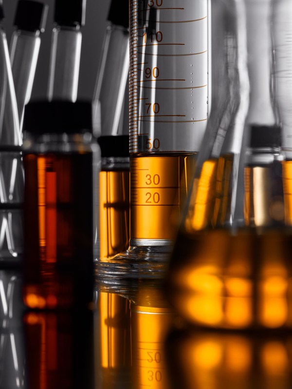 圖：斯凱孚的RecondOil Box通過(guò)雙分離技術(shù)（DST），可以去除油品微小至納米級(jí)的顆粒