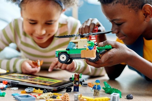 樂(lè)高集團(tuán)為兒童提供高質(zhì)量的玩樂(lè)體驗(yàn)，幫助他們?cè)谕鏄?lè)中學(xué)習(xí)和發(fā)展