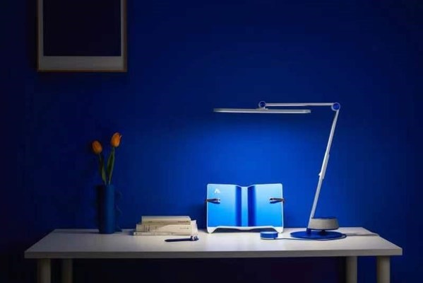 小蒙科技智能護(hù)眼臺(tái)燈MengC 小蒙科技智能護(hù)眼臺(tái)燈MengC