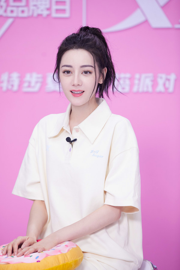 特步品牌代言人迪麗熱巴分享“半糖生活觀(guān)”