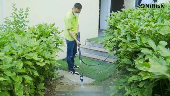 以愛護航，聯(lián)合抗疫 | 力奇清潔設(shè)備公益校園行