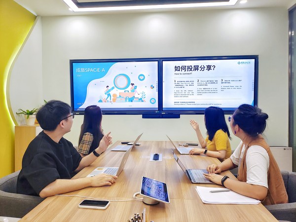 (圖一:在成旅SPACiE智能會(huì)議室開(kāi)會(huì)的場(chǎng)景) (圖一:在成旅SPACiE智能會(huì)議室開(kāi)會(huì)的場(chǎng)景)