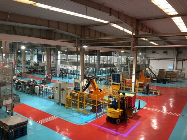 紅牛湖北生產(chǎn)基地累計生產(chǎn)紅牛飲料突破165.8億罐 紅牛湖北生產(chǎn)基地累計生產(chǎn)紅牛飲料突破165.8億罐