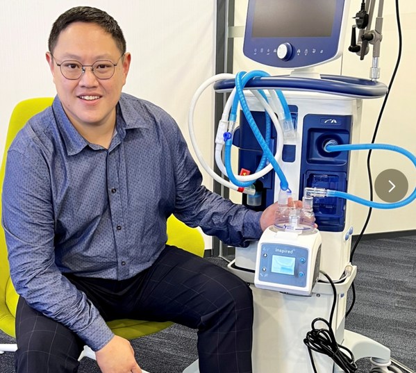 蔡章泰先生指出集團(tuán)的加熱式加濕器為目前市場(chǎng)上小數(shù)能保持“真實(shí)相對(duì)濕度”超過(guò)98%之加濕器 蔡章泰先生指出集團(tuán)的加熱式加濕器為目前市場(chǎng)上小數(shù)能保持“真實(shí)相對(duì)濕度”超過(guò)98%之加濕器