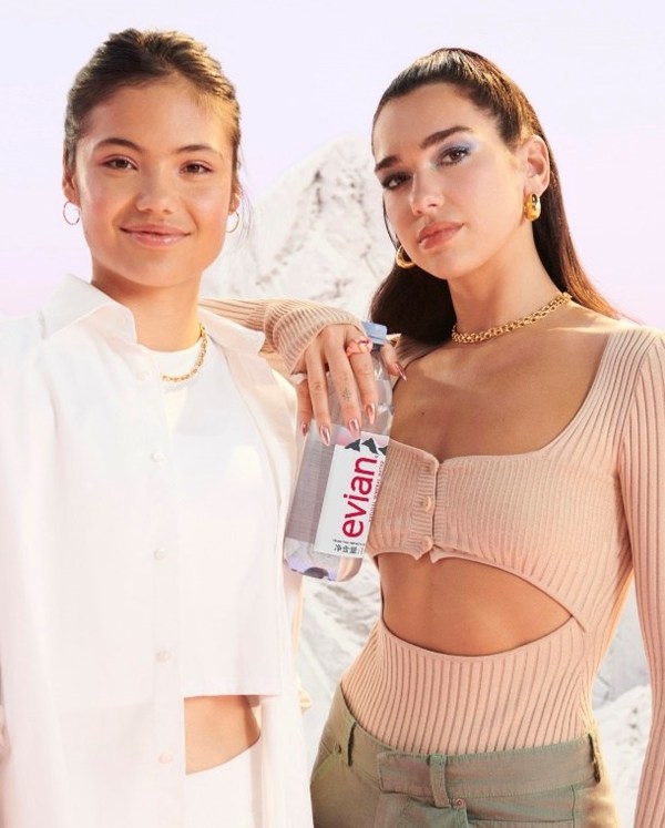 依云天然礦泉水，讓杜阿-利帕和艾瑪-拉杜卡努首次相聚