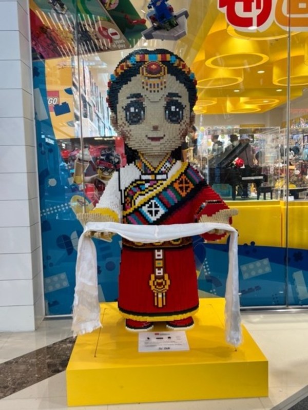 體現(xiàn)藏族習(xí)俗的3D模型《獻哈達(dá)的少女》