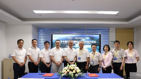 圖：斯凱孚與漢鐘精機(jī)達(dá)成戰(zhàn)略合作現(xiàn)場合影