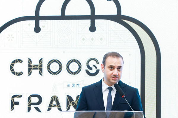 歐萊雅北亞總裁及中國首席執(zhí)行官費(fèi)博瑞在法國館開幕儀式上發(fā)言