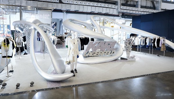 圖4 – KARL LAGERFELD 2022年消博會(huì)精選系列 圖4 – KARL LAGERFELD 2022年消博會(huì)精選系列
