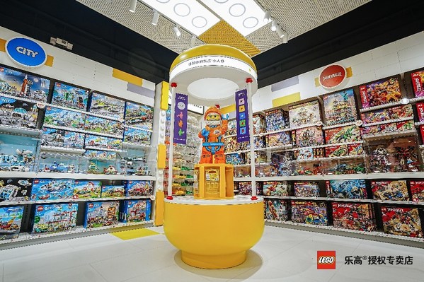 方便孩子們可以近距離與模型和積木零件互動(dòng)的開放式模型陳列 方便孩子們可以近距離與模型和積木零件互動(dòng)的開放式模型陳列