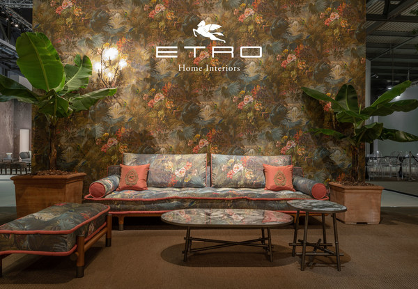 ETRO Home Interiors–2022戶外系列：Woodstock 沙發(fā)和長(zhǎng)椅，Dal&igrave; 桌子和邊桌