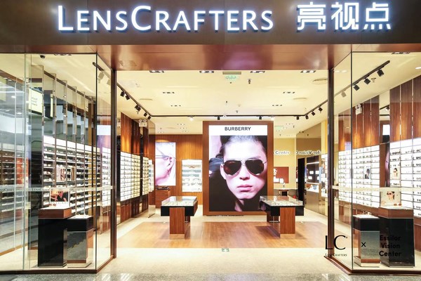 坐落于北京金源新燕莎Mall一層北街的亮視點(diǎn)全新門店 坐落于北京金源新燕莎Mall一層北街的亮視點(diǎn)全新門店