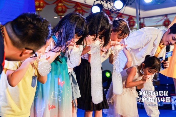 舒膚佳攜手壹加壹與中山萬榮，舉辦“30周年再啟程  守護健康傳中國”活動