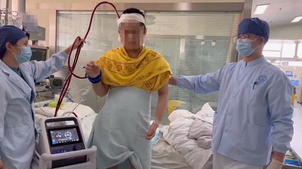 武漢協(xié)和董念國(guó)團(tuán)隊(duì)完成微創(chuàng)體外人工心臟置入手術(shù)