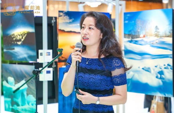 公益攝影體驗(yàn)空間分享會現(xiàn)場，上海同達(dá)人本兒童關(guān)愛發(fā)展中心創(chuàng)始人兼理事長馬冬爽女士介紹“融城有愛&middot;如影相伴”特殊兒童融合攝影項(xiàng)目