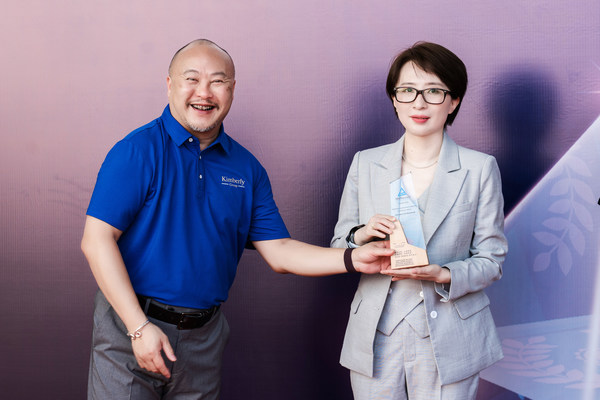 金勵(lì)進(jìn)獲TUV萊茵全球首張綠色環(huán)保炊具制造認(rèn)證證書