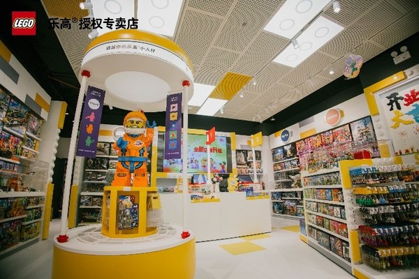 方便孩子們可以近距離與模型和積木零件互動的開放式模型陳列 方便孩子們可以近距離與模型和積木零件互動的開放式模型陳列