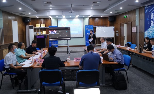 北京市經(jīng)濟(jì)和信息化局一級調(diào)研員辛欣、修正藥業(yè)集團(tuán)副總裁姜瑩進(jìn)行致辭。