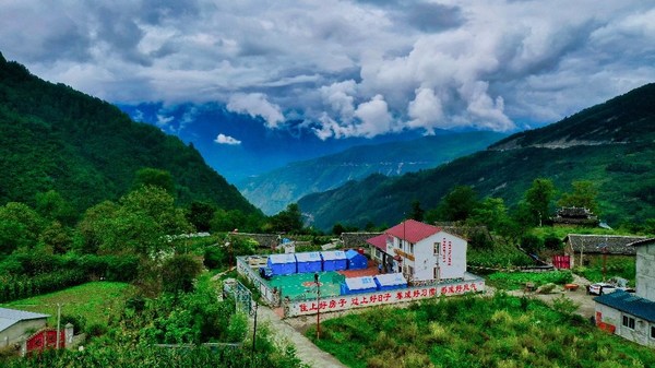 壹基金為冷磧鎮(zhèn)最偏遠(yuǎn)的黑溝村送去帳篷和糧油等物資 壹基金為冷磧鎮(zhèn)最偏遠(yuǎn)的黑溝村送去帳篷和糧油等物資