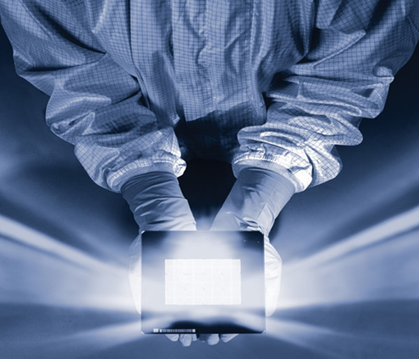 Toppan Photomask制造的半導(dǎo)體用光掩模，納米壓印光刻(NIL)母版采用同樣的材料、技術(shù)和工藝制造而成。來(lái)源：Toppan Photomask。