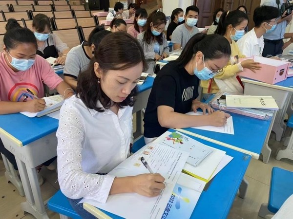 100位小學老師接受視力健康專業(yè)培訓 100位小學老師接受視力健康專業(yè)培訓