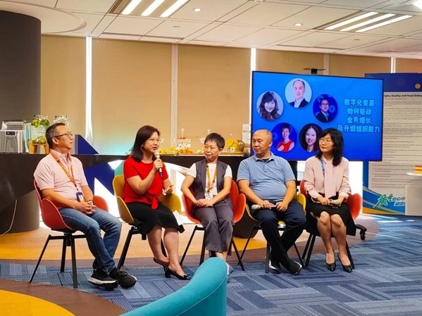 瑪氏箭牌高管與嘉賓在“數(shù)字化變革如何驅(qū)動(dòng)業(yè)務(wù)增長(zhǎng)及升級(jí)組織能力”為主題的論壇上進(jìn)行分享 瑪氏箭牌高管與嘉賓在“數(shù)字化變革如何驅(qū)動(dòng)業(yè)務(wù)增長(zhǎng)及升級(jí)組織能力”為主題的論壇上進(jìn)行分享