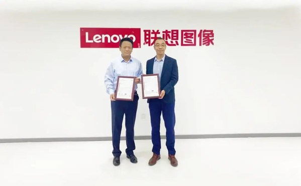 SGS知識與管理服務事業(yè)群總經(jīng)理辛斌為聯(lián)想至像頒發(fā)ISO/IEC 27001信息安全管理體系及ISO/IEC 27701隱私信息管理體系證書