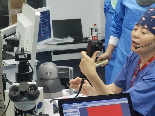 張?jiān)洪L親自操作整臺(tái)手術(shù)