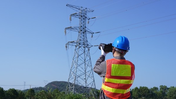 PT Series brings the advanced thermal imaging camera to the next level PT Series brings the advanced thermal imaging camera to the next level