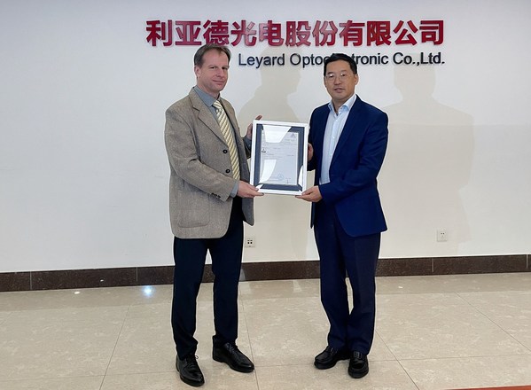 利亞德教室燈獲TUV萊茵眼部舒適度、低藍光及無頻閃認證證書