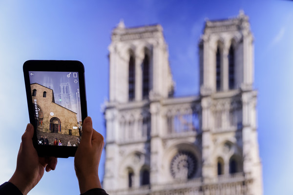 歐萊雅獨(dú)家贊助，巴黎圣母院全球首個(gè)增強(qiáng)現(xiàn)實(shí)感沉浸式展覽落地上海