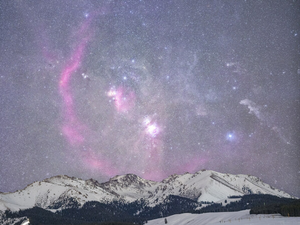 《從觀看出發(fā)》富士膠片首期“百人影創(chuàng)官”作品展參展作品 《獵戶(hù)座巴納德環(huán)》@楊靂鵬 《從觀看出發(fā)》富士膠片首期“百人影創(chuàng)官”作品展參展作品 《獵戶(hù)座巴納德環(huán)》@楊靂鵬