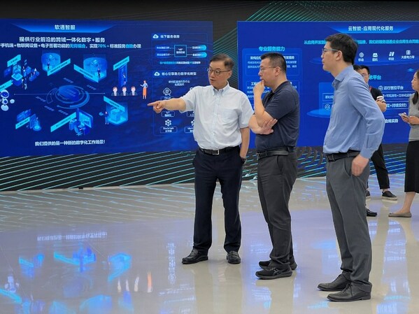 海淀區(qū)區(qū)委常委、副區(qū)長(zhǎng)岳立一行到訪軟通動(dòng)力