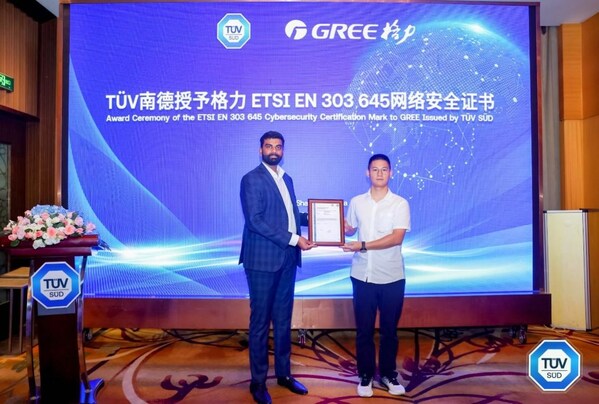 TÜV南德全球網(wǎng)絡(luò)安全辦公室全球負(fù)責(zé)人Sudhir Ethiraj先生為格力代表頒發(fā)ETSI EN 303 645符合性聲明 TÜV南德全球網(wǎng)絡(luò)安全辦公室全球負(fù)責(zé)人Sudhir Ethiraj先生為格力代表頒發(fā)ETSI EN 303 645符合性聲明