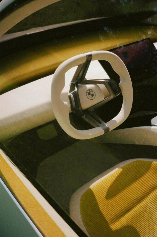 BMW新世代概念車(chē) 全新多功能方向盤(pán) BMW新世代概念車(chē) 全新多功能方向盤(pán)
