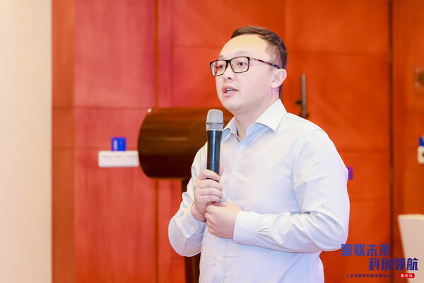 主題討論:軟通動(dòng)力高級(jí)副總裁陳力銘 主題討論:軟通動(dòng)力高級(jí)副總裁陳力銘