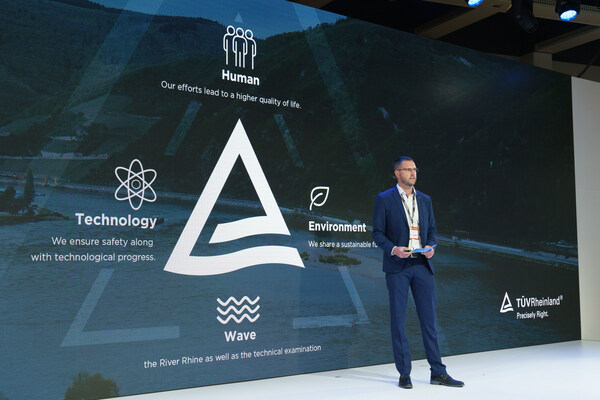 T&Uuml;V萊茵電子電氣產(chǎn)品服務(wù)歐洲區(qū)域總經(jīng)理Marc Zaplin發(fā)言