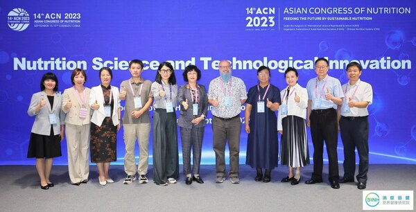 與會(huì)現(xiàn)場專家合影 與會(huì)現(xiàn)場專家合影