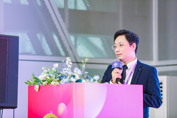 TÜV萊茵大中華區(qū)管理體系服務(wù)副總經(jīng)理吳克儉發(fā)表演講 TÜV萊茵大中華區(qū)管理體系服務(wù)副總經(jīng)理吳克儉發(fā)表演講