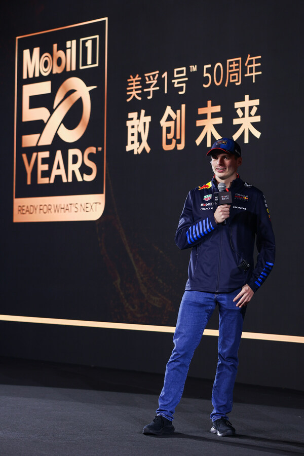 維斯塔潘現(xiàn)場分享對美孚1號創(chuàng)新潤滑科技的體驗