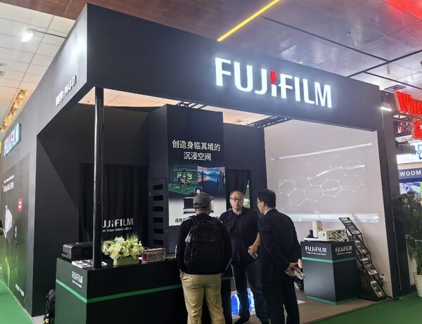 富士膠片再登北京InfoComm 超短焦投影機(jī)傾力呈現(xiàn)沉浸式光影現(xiàn)場(chǎng)