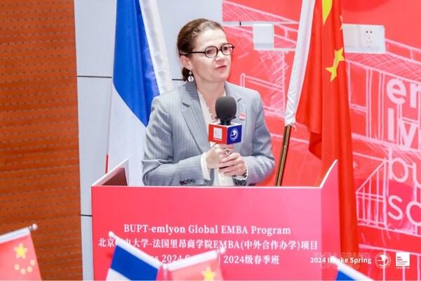 法國里昂商學(xué)院校長及董事會(huì)主席Isabelle HUAULT