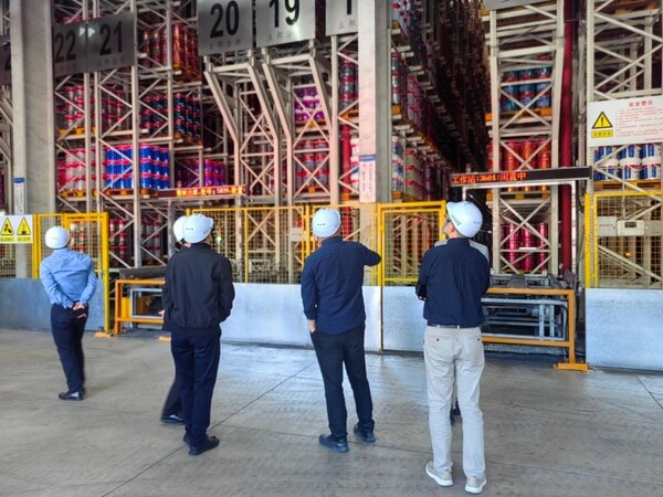 浦東新區(qū)國資委、區(qū)屬企業(yè)領(lǐng)導(dǎo)參觀立邦川沙工廠