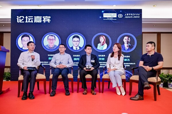 圓桌嘉賓（左起）：于兵、唐偉、胡月、黨贊、解飛