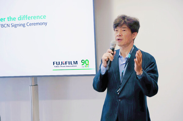 富士膠片商業(yè)創(chuàng)新有限公司圖形通信部副總經(jīng)理、數(shù)字印刷業(yè)務(wù)部總經(jīng)理下坂裕昭