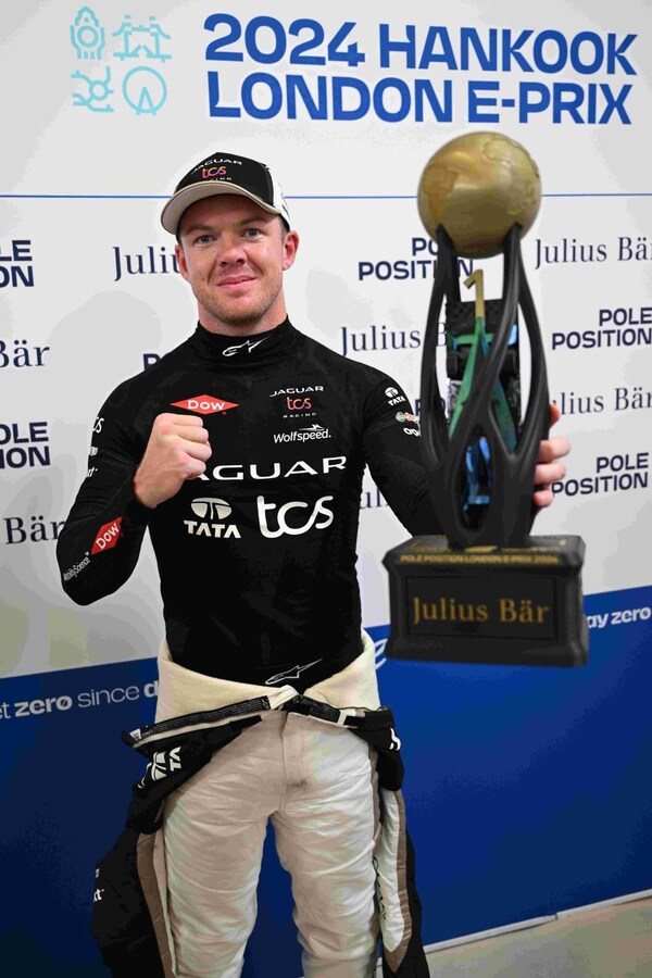 車手Nick Cassidy在收官賽中桿位發(fā)車，最終贏得車手年度季軍