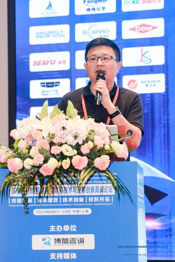 圖2. Hanarey的應(yīng)用工程高級(jí)經(jīng)理?xiàng)顕鹪谡搲习l(fā)表演講