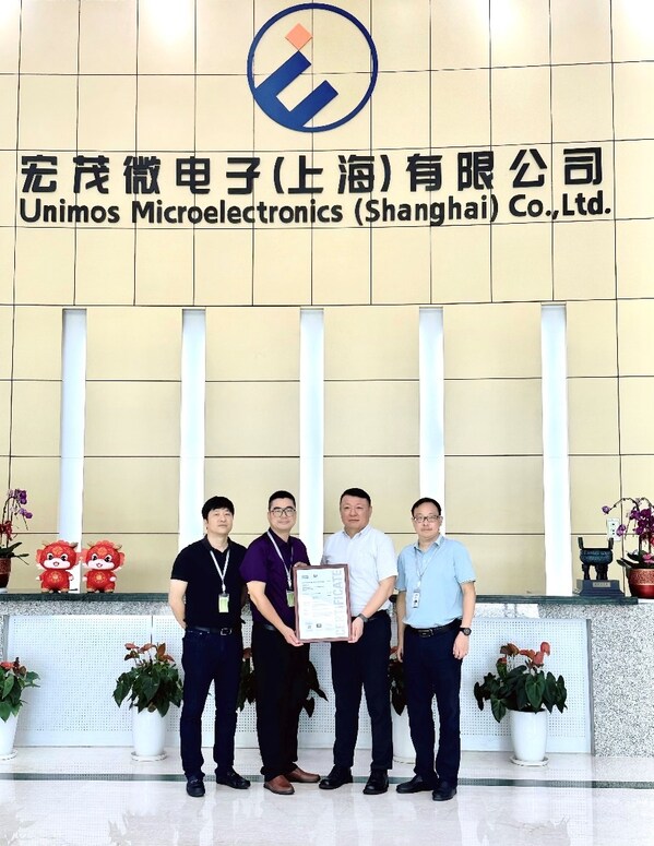 SGS為宏茂微頒發(fā)ISO 26262汽車(chē)功能安全流程認(rèn)證證書(shū)現(xiàn)場(chǎng)雙方代表合影 SGS為宏茂微頒發(fā)ISO 26262汽車(chē)功能安全流程認(rèn)證證書(shū)現(xiàn)場(chǎng)雙方代表合影