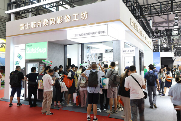 創(chuàng)意好玩自拍屋空降P&I 2024現(xiàn)場 富士膠片影像輸出解決方案引關(guān)注