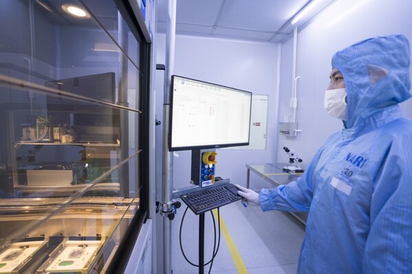 南瑞半導(dǎo)體技術(shù)人員正在KGD測(cè)試作業(yè) 南瑞半導(dǎo)體技術(shù)人員正在KGD測(cè)試作業(yè)